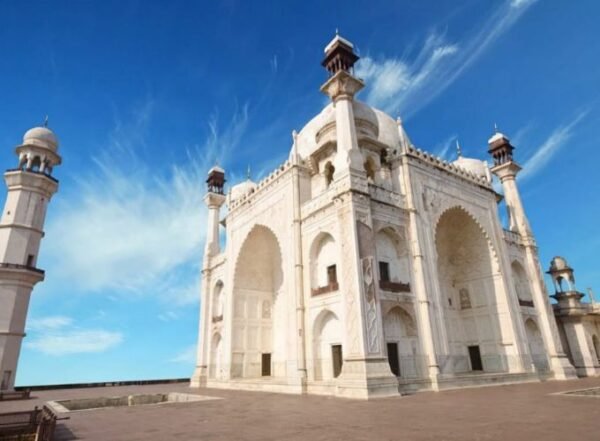 Mumbai – Aurangabad – Ajanta – Ellora Tour Package
