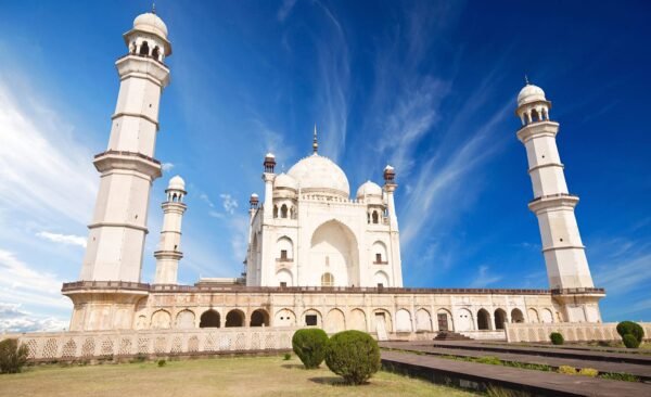 Mumbai - Aurangabad - Ajanta & Ellora Tour Packages - Image 4